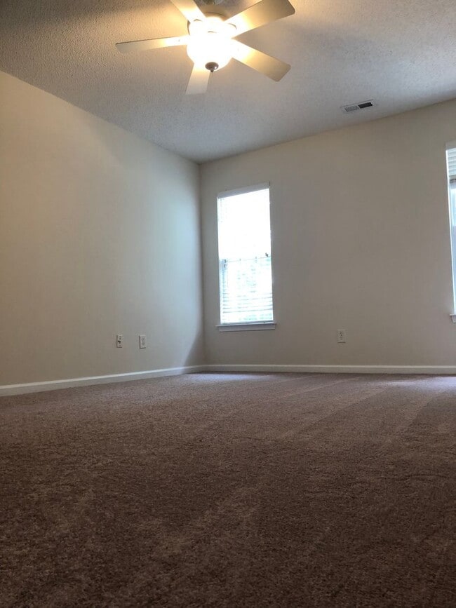 Building Photo - Available for immediate move in - Gorgeous...