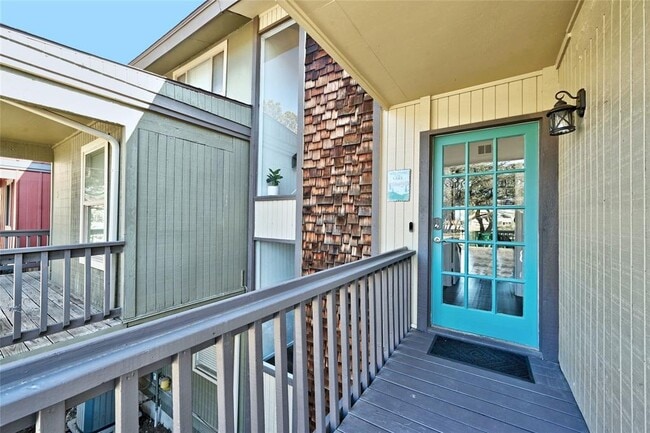 Building Photo - 115 Comanche Dr