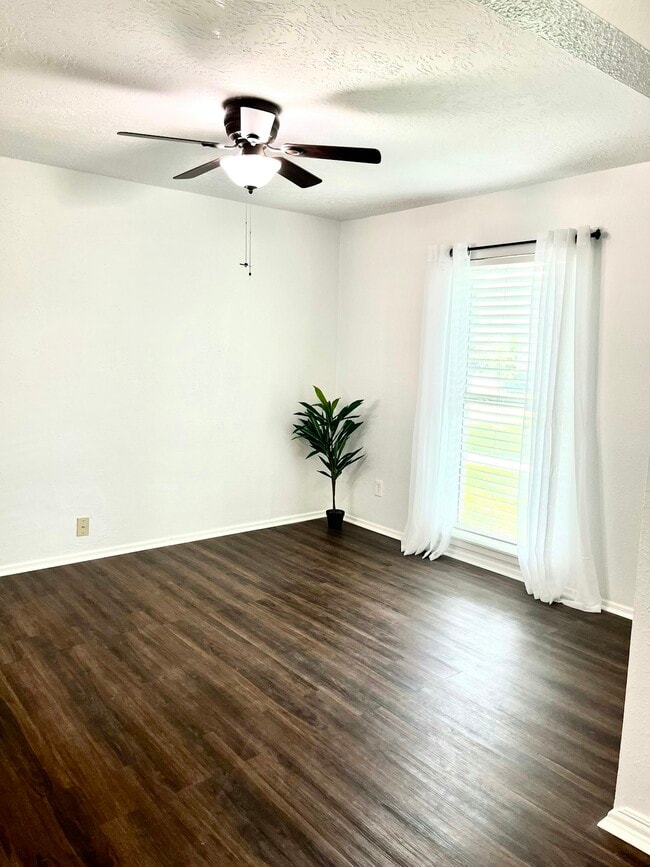 Building Photo - 3762 Laura Leigh Dr