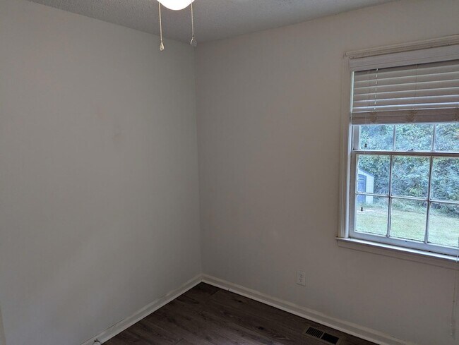 Building Photo - 605 Rucker Dr S