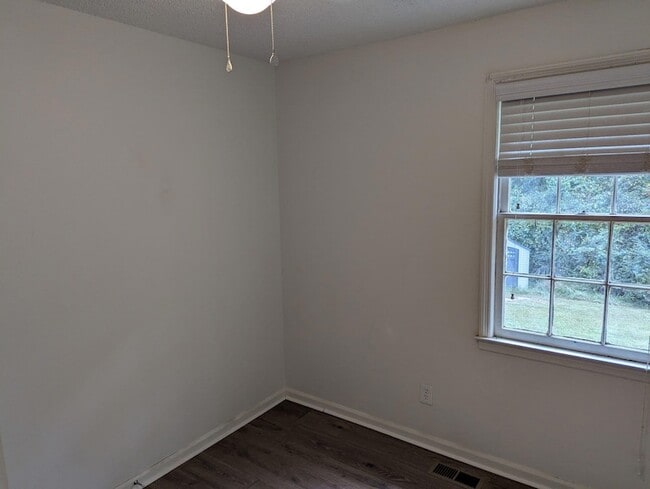 Building Photo - 609 Rucker Dr S