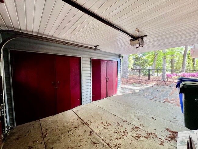 Building Photo - Beautiful waterfront home