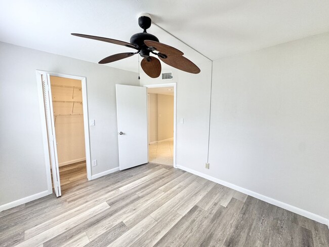 Building Photo - ** BRADSTROM VILLAGE ** 3 BED / 2 BATH CON...