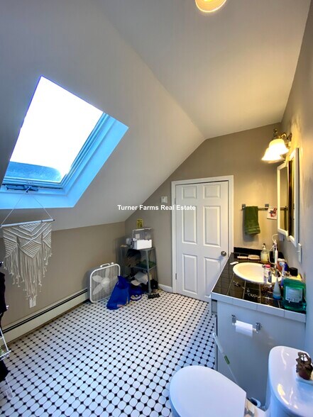 Building Photo - 13 Sachem St