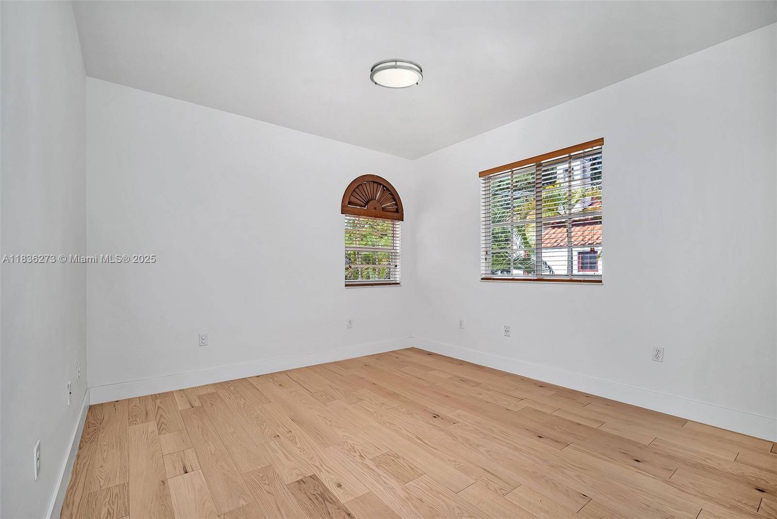 Building Photo - 1135 Asturia Ave