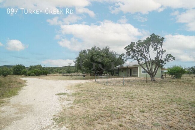 Building Photo - 897 Turkey Creek Rd