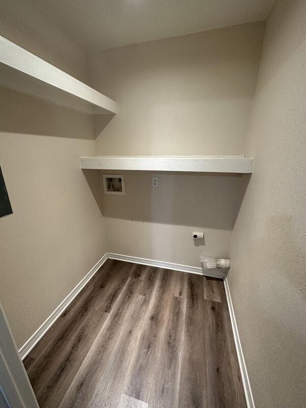 Building Photo - 16310 South Boulevard - 5