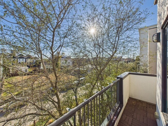 Building Photo - 1404 Spring St