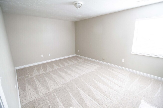 Building Photo - 8236 Pin Oak Dr