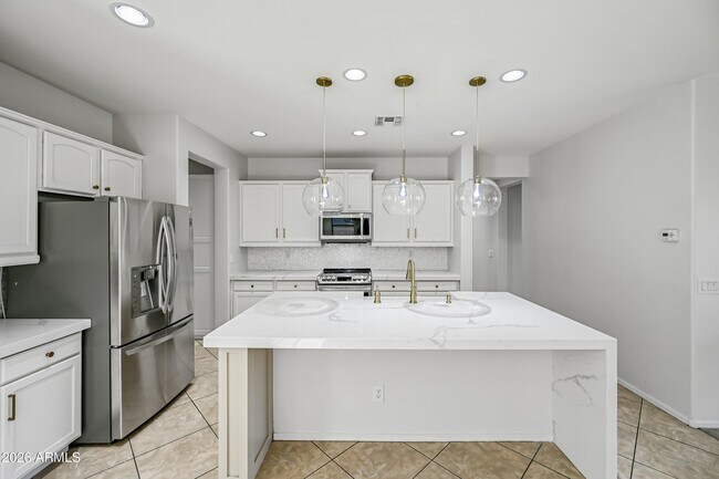 Building Photo - 23862 W Gibson Ln