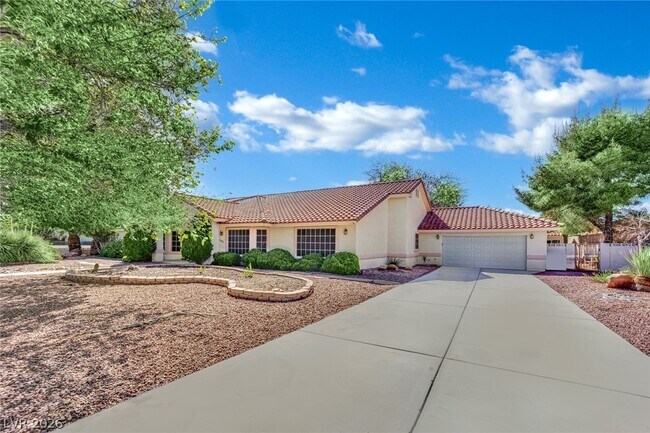 Building Photo - 7595 W Camero Ave