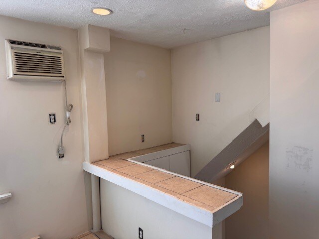 Building Photo - 14 Dane St