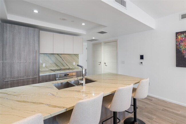 Building Photo - 801 S Miami Ave