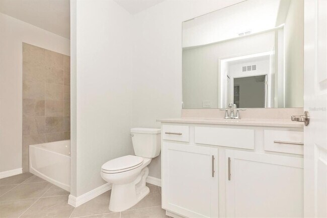 Building Photo - 12320 Wellen Golf St