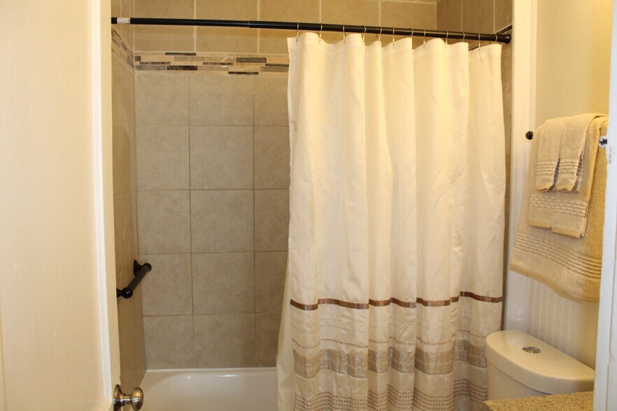 Bathroom - 242 Victory Dr SE