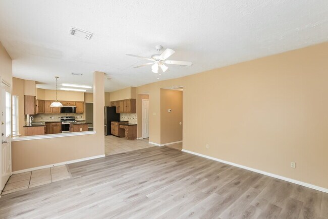 Building Photo - 11423 Willow Field Dr