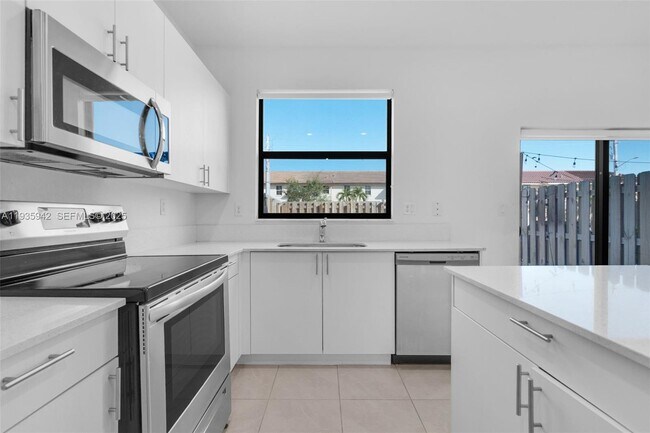 Building Photo - 24563 SW 117th Ct