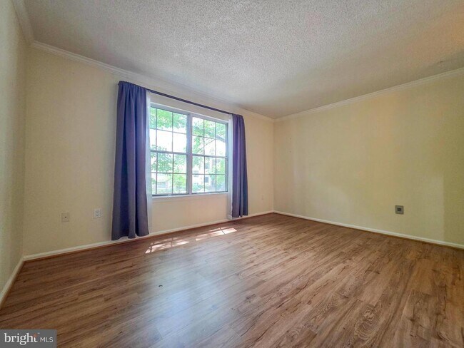 Building Photo - 7758 New Providence Dr
