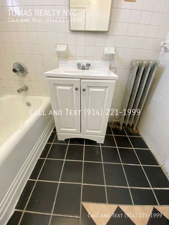 Building Photo - 138 Hawthorne Ave