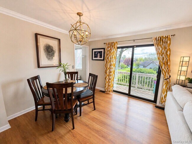 Building Photo - 10 Sycamore Dr