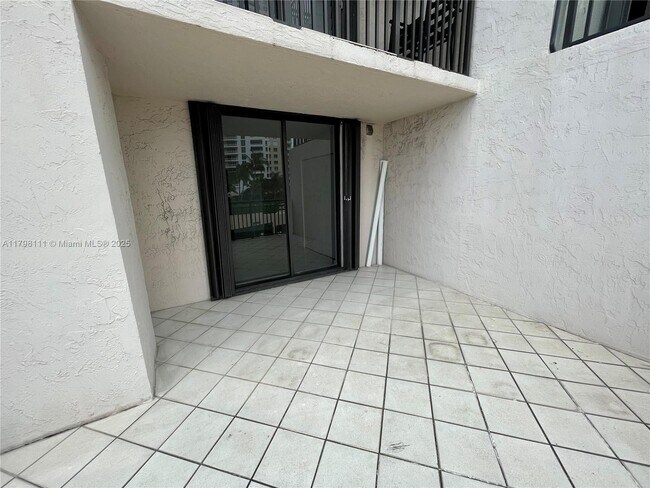 Building Photo - 540 Brickell Key Dr