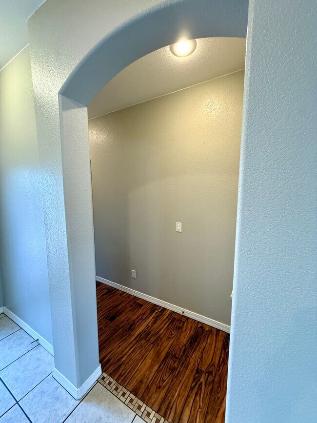 Building Photo - 2116 Roy Rogers Way