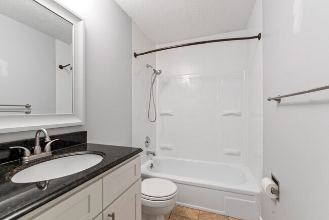 Building Photo - 2406 Village Glen Ct