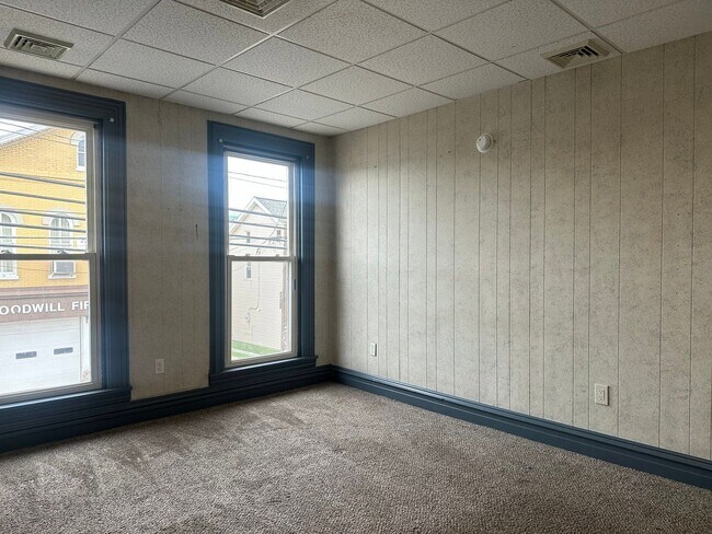 Building Photo - 152 W Main Ave