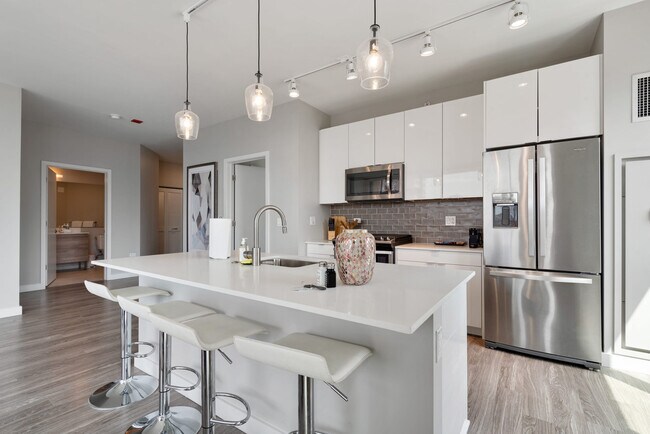 Building Photo - 823 N Clark St