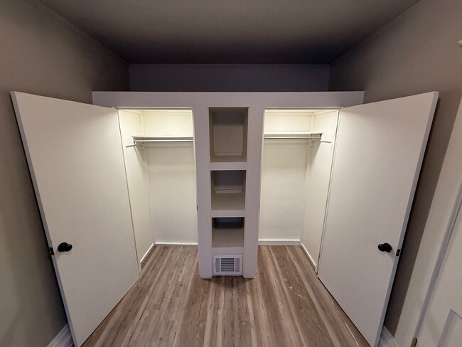 Building Photo - 6 W 30th St