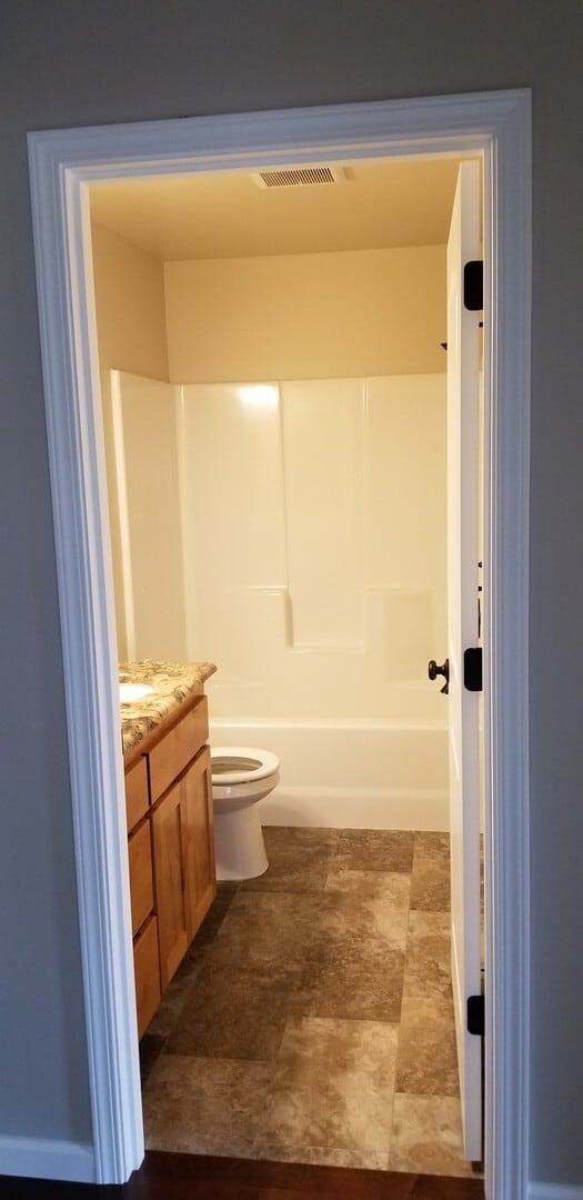Building Photo - Redwood Area, Cul-de-sac Home close to Medical and Shopping