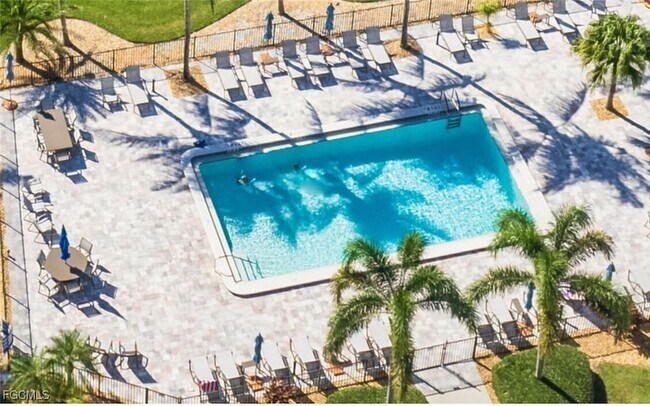 Building Photo - 226 3rd St W