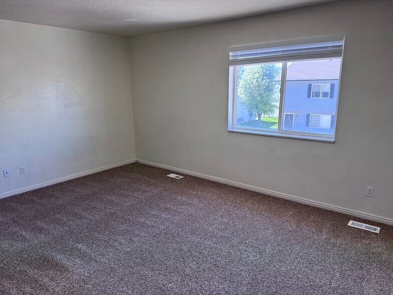 Building Photo - 1392 N 260 W