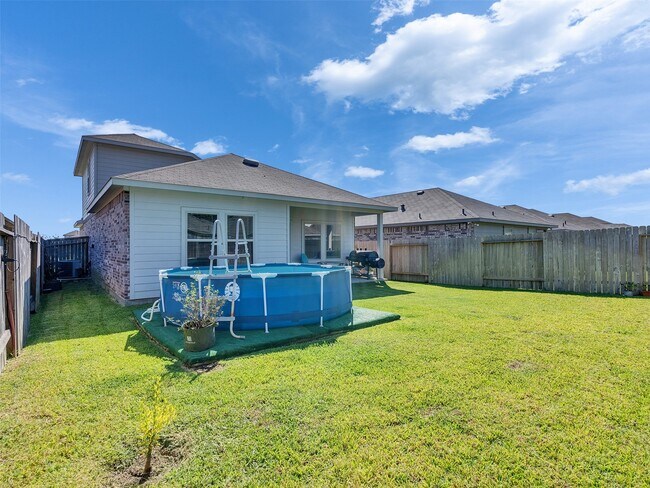 Building Photo - 14744 Hazel Br Dr