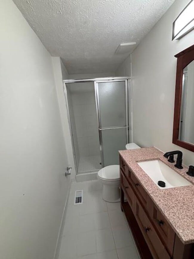 Building Photo - Beautifully Renovated 3-Bedroom, 2.5-Bath ...