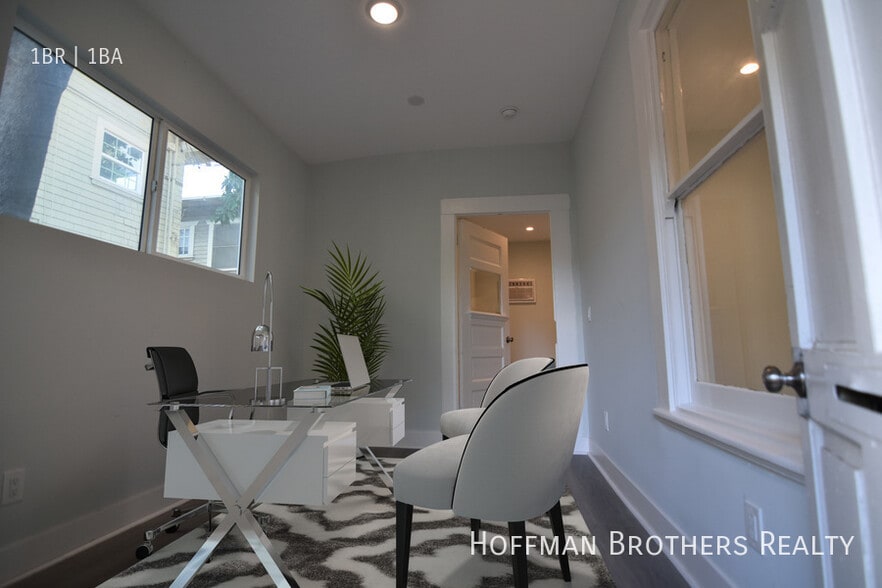 Building Photo - 1336 S Catalina St