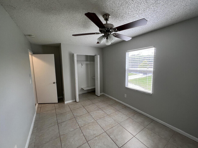 Building Photo - 5282 Canal Cir W