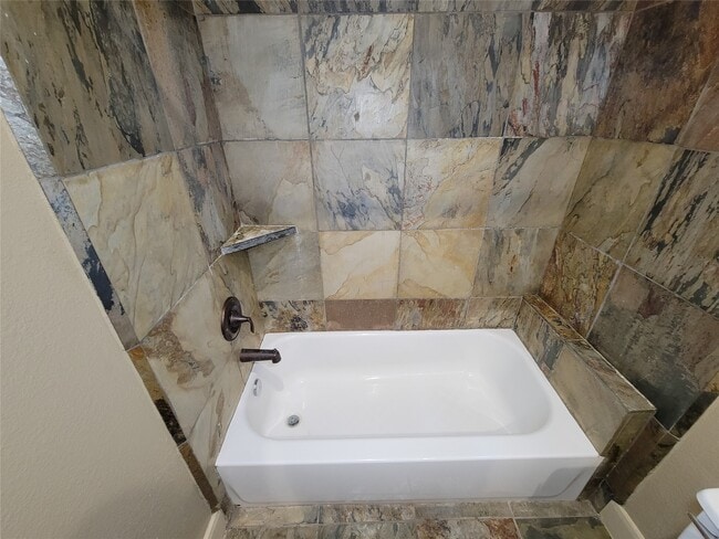 Building Photo - 1605 W 14th St