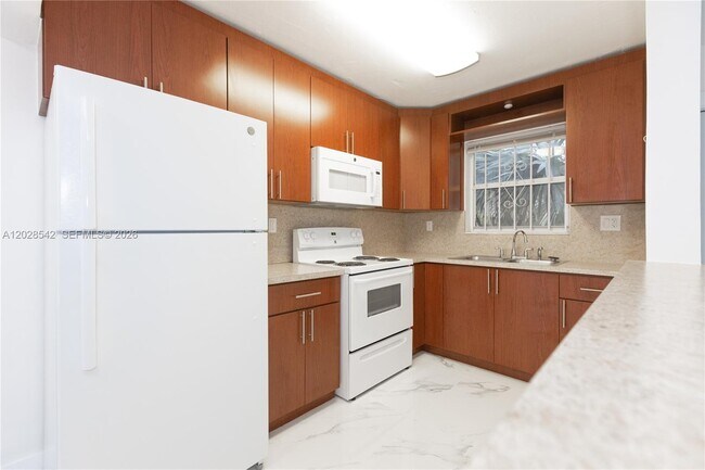 Building Photo - 1060 NE 78th St