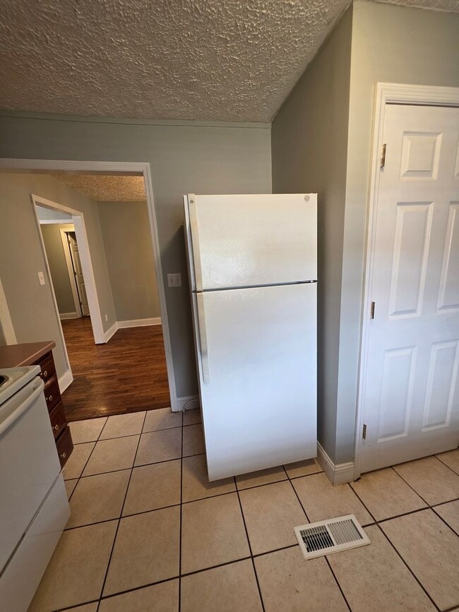 Building Photo - SPECIAL: 1st months rent FREE if lease is signed in December: 2 Bedroom 1 Bath House with storage...