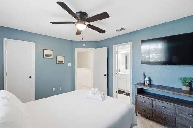 Building Photo - 2162 E Arkansas Ln