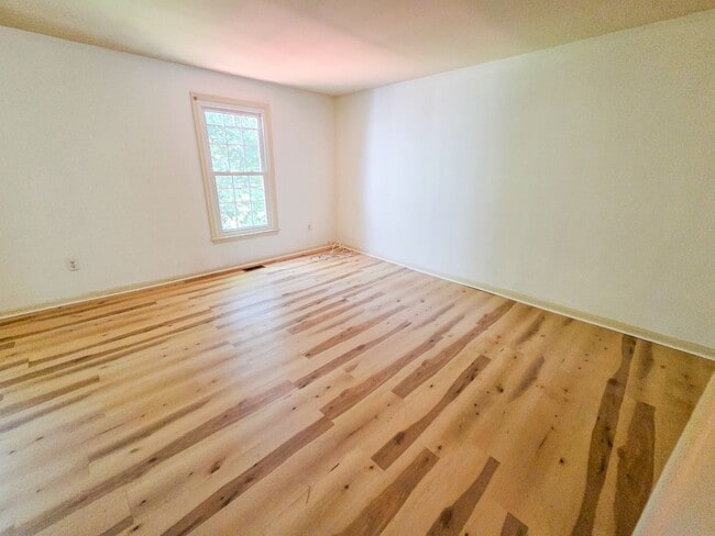 Building Photo - Fantastic 3br TownHome in highly sought Silver Spring Neighborhood - Available NOW!