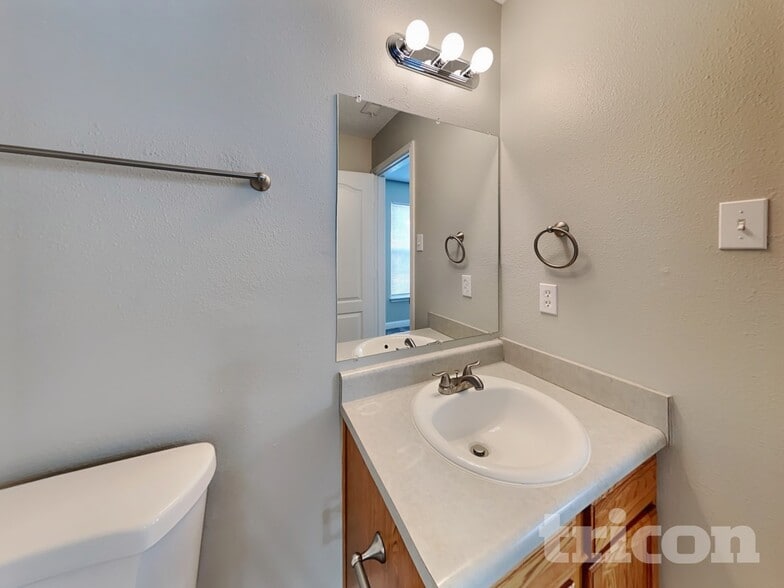 Building Photo - 1840 Blackmore Dr