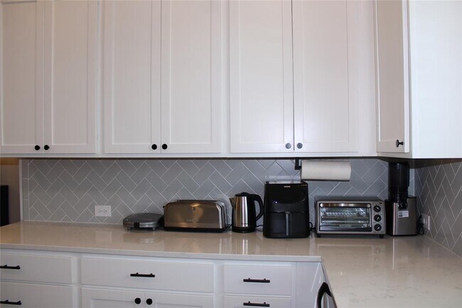 Building Photo - 15109 Casbah Dr