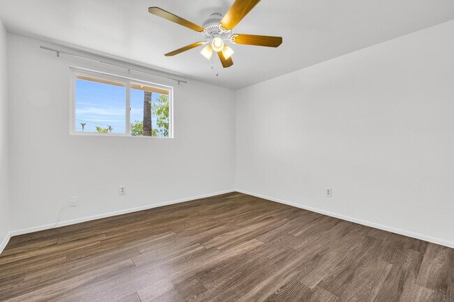 Building Photo - 6 Bedrooms, 3 Bath,  Pool CLOSE TO ASU (Rural & Broadway)