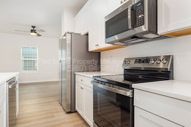 Building Photo - 306 New Gallant Dr