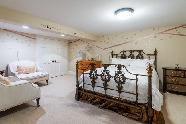 Building Photo - 3 Barclay Sq