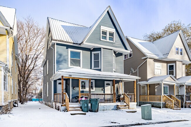 Building Photo - 292 Reynolds St