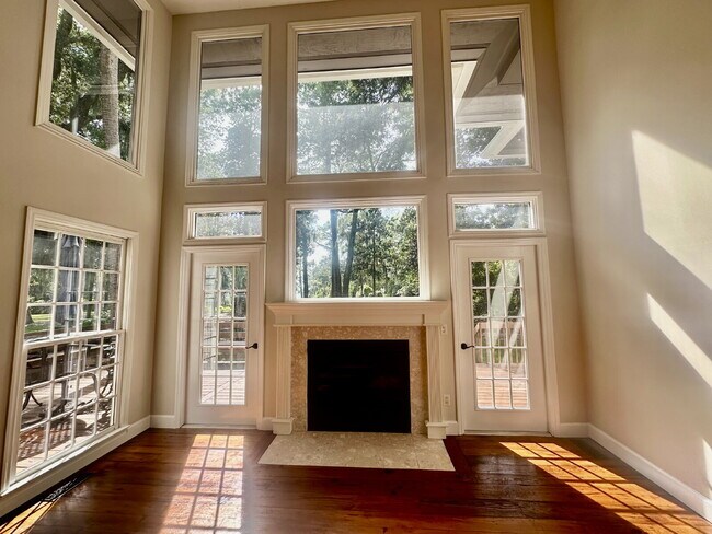 Building Photo - Amazing Four Bedroom Home Located Close to Alljoy Beach with Community Dock Access in Bluffton!