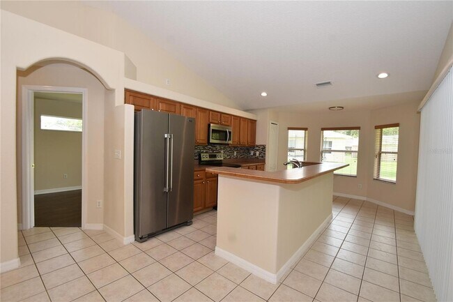 Building Photo - 11 Zenith Ct
